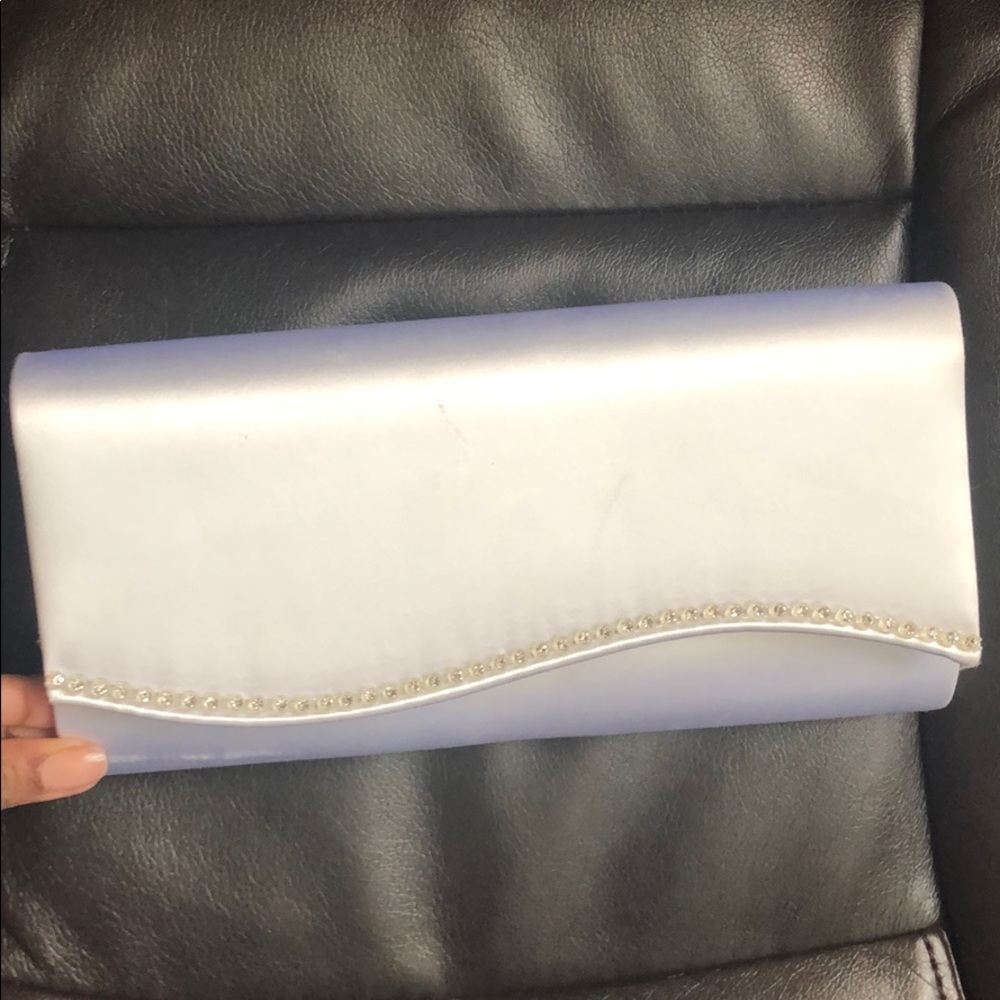 White beaded magnetic clutch